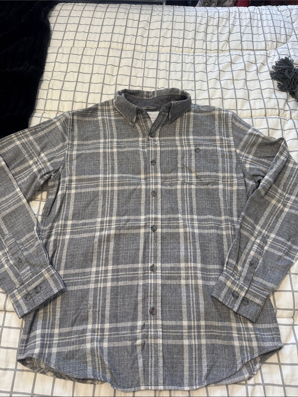 Men's Gray Plaid Long-Sleeve Button-Down Shirt